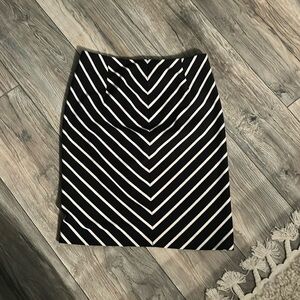 Women black and white chevron pencil skirt size 4